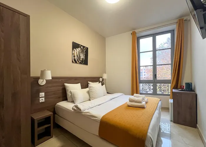 Square Hotel